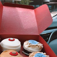 5/26/2022にTurkiがSprinkles Cupcakesで撮った写真