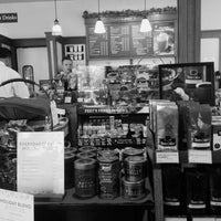 Foto diambil di Peet&amp;#39;s Coffee &amp;amp; Tea oleh meli. pada 12/11/2017