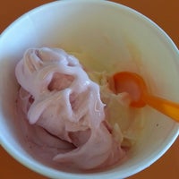 Photo prise au FreshBerry Frozen Yogurt &amp;amp; Smallcakes Cupcakery par Natalie H. le7/9/2013