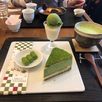 Photo taken at 表参道 茶茶の間 by ☺︎ on 12/23/2018