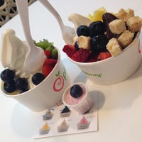 Photo taken at Pinkberry by Мими ❤. on 4/28/2013