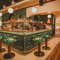 10/27/2017 tarihinde Misfits Bar &amp;amp; Diningziyaretçi tarafından Misfits Bar &amp;amp; Dining'de çekilen fotoğraf