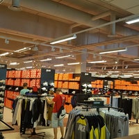 Artesano La base de datos aislamiento Nike Factory Store - Calle Salvador De Madariaga