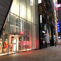 Photo taken at H&amp;amp;M GINZA by やりよるくん on 7/16/2018
