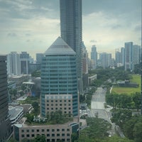 Photo taken at Four Seasons Hotel Singapore by Reham on 11/21/2023