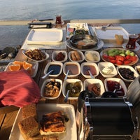 Foto tirada no(a) Denizatı Restaurant &amp;amp; Bar por 🇹🇷Samba R. em 11/18/2019