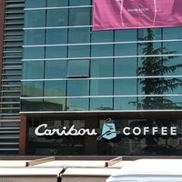 Photo taken at Caribou Coffee by Gökhan Bey on 6/29/2017