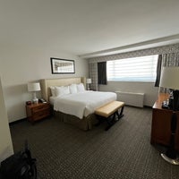 Foto diambil di State Plaza Hotel oleh HPY48 pada 1/24/2023
