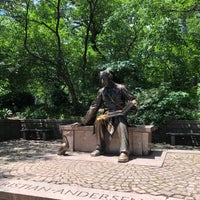 Photo taken at Hans Christian Andersen Statue by HPY48 on 6/30/2019