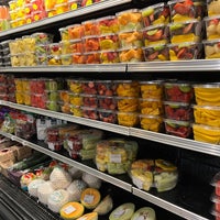 Foto tirada no(a) Foodcellar Market por HPY48 em 4/27/2024