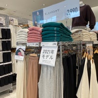 Photo taken at UNIQLO by HPY48 on 8/21/2022