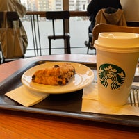 Photo taken at Starbucks by HPY48 on 4/19/2022
