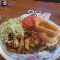 Photo taken at Fuddruckers by Therese D. on 5/18/2024