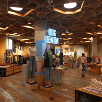 Photo taken at Urban Outfitters by Amruta W. on 7/15/2022