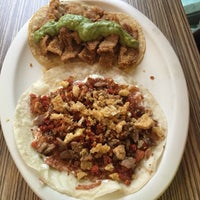 7/12/2015 tarihinde Ian C.ziyaretçi tarafından Tacos Los Bigotes'de çekilen fotoğraf