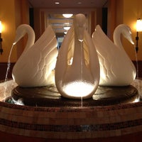Снимок сделан в Walt Disney World Swan Hotel пользователем Karen B. 4/27/2013