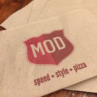 Foto diambil di Mod Pizza oleh Sarah B. pada 12/8/2017