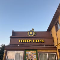 Photo taken at Yellow House Cafe by Selene M. on 12/6/2021