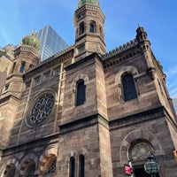 Foto diambil di Central Synagogue oleh Varshith A. pada 11/24/2022