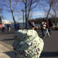 Photo taken at Hershey&amp;#39;s Ice Cream by Bebe L. on 4/5/2015