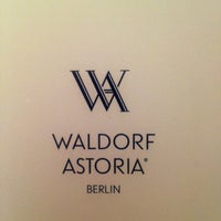 Das Foto wurde bei Waldorf Astoria Berlin von Irena L. am 5/6/2013 aufgenommen