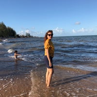 Photo taken at Redcliffe Beach by 𝓈𝒶𝓈𝓈𝓎𝒹𝒽𝒶𝓇𝓁𝓈 on 1/27/2018