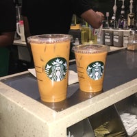 Foto diambil di Starbucks oleh 🌙 pada 10/14/2018