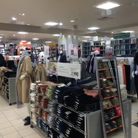 ユニクロ 武蔵野の衣料品店