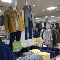 Photo taken at UNIQLO by どん on 1/28/2022