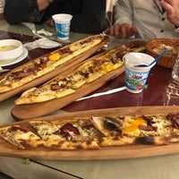 Photo taken at Öz Terme Pide Kebab &amp;amp; Kahvaltı BAHÇEE by Mehmet S. on 1/13/2019