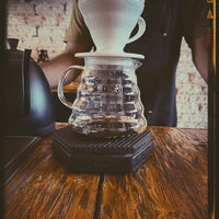 Photo prise au BEAR CUB ®️ Specialty coffee Roasteryمحمصة بير كب للقهوة المختصة par M le8/16/2023