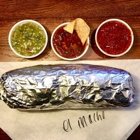 Foto scattata a Austin’s Burritos da Luis A. il 2/25/2018
