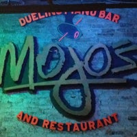 Photo taken at Mojo&amp;#39;s Dueling Piano Bar by Alice K. on 2/14/2013