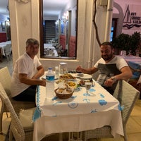 Das Foto wurde bei Neighbours Restaurant von Mehmet BALCI am 9/23/2020 aufgenommen