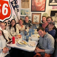 Photo taken at Johnny B Good&amp;#39;s Diner by Arielle S. on 8/30/2022