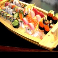 Foto diambil di Yashi Sushi oleh Lori P. pada 11/30/2012
