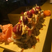 Foto diambil di Finding Sushi oleh Apol pada 10/24/2017