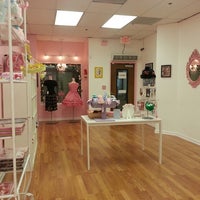 รูปภาพถ่ายที่ Fairytale Boutique โดย Monique A. เมื่อ 4/12/2013
