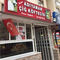 Photo taken at Meşhur Adıyaman Çiğ Köftecisi by Rahmi O. on 7/26/2018