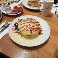 Photo taken at Wildberry Pancakes &amp;amp; Cafe by Alhanouf A. on 3/20/2018