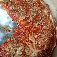 Foto tirada no(a) South of Chicago Pizza and Beef por Michael P. em 3/23/2013