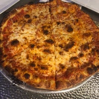 Foto diambil di Pizza (216) oleh Dr. B. pada 3/10/2019