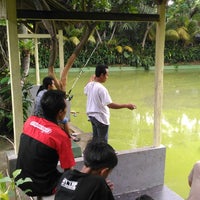 Review Kampoeng Kalapa (Saung Makan & Pemancingan)