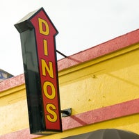 Снимок сделан в Dino&amp;#39;s Chicken and Burgers - Huntington Park пользователем Dino&amp;#39;s Chicken and Burgers - Huntington Park 12/12/2017