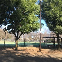 Photo taken at Tennis Courts, Koganei Park by じんござえもん た. on 3/22/2024