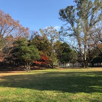 Photo taken at Tennis Courts, Koganei Park by じんござえもん た. on 12/12/2019