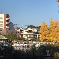 Photo taken at 石神井公園 ボートのりば by じんござえもん た. on 11/11/2022