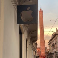 Photo taken at Apple Via Rizzoli by Jiří Š. on 8/27/2022