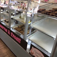 3/19/2018 tarihinde Delaney P.ziyaretçi tarafından &amp;quot;Sensitive Sweets&amp;quot; Gluten Free Bakery'de çekilen fotoğraf