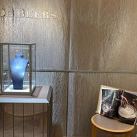Foto diambil di De Beers Jewellers oleh ATF! pada 4/26/2024